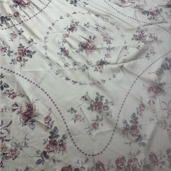 Vintage silk large Laura Ashley Pink and Purple Floral scarf - Picture 8 of 12